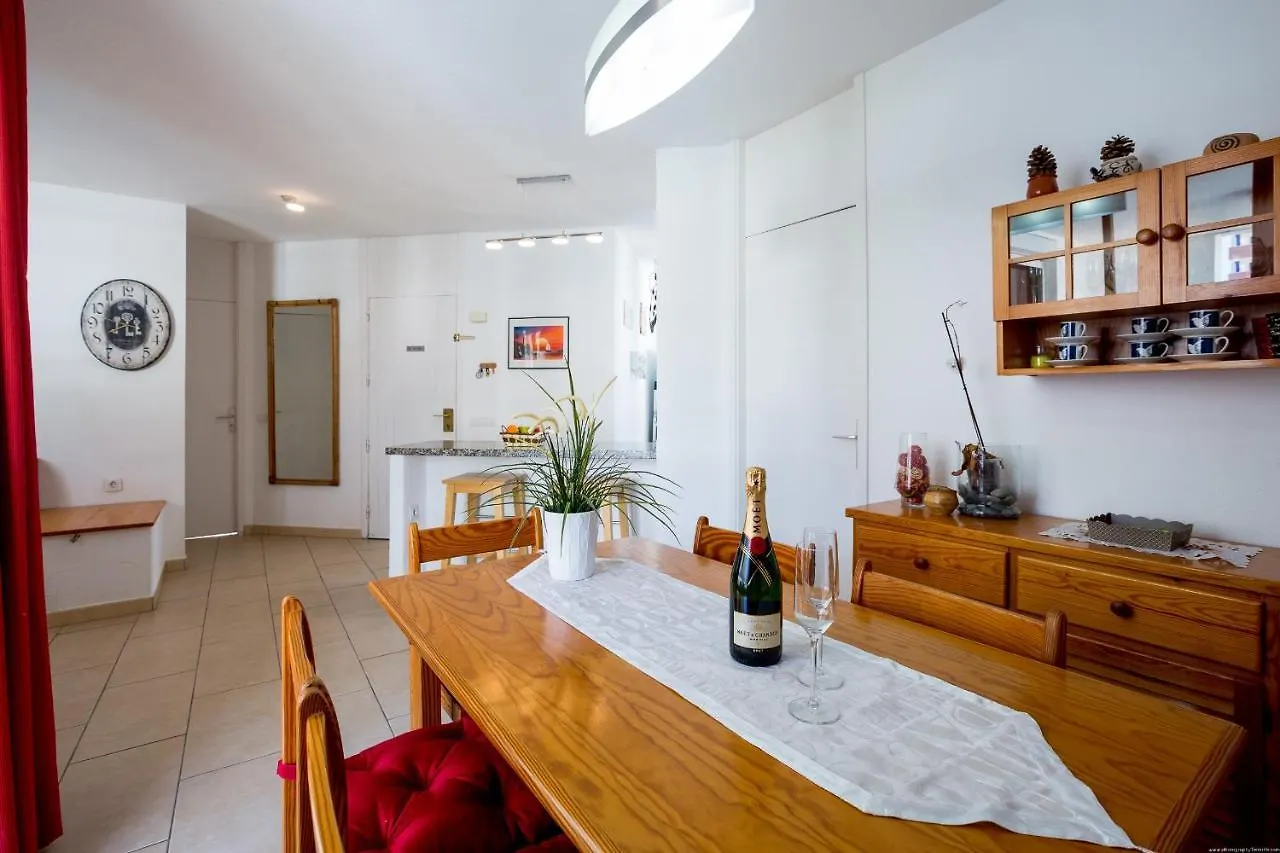 Go2Tenerife Appart'Nido Famille - Piscine & Plage Apartment Playa de las Americas
